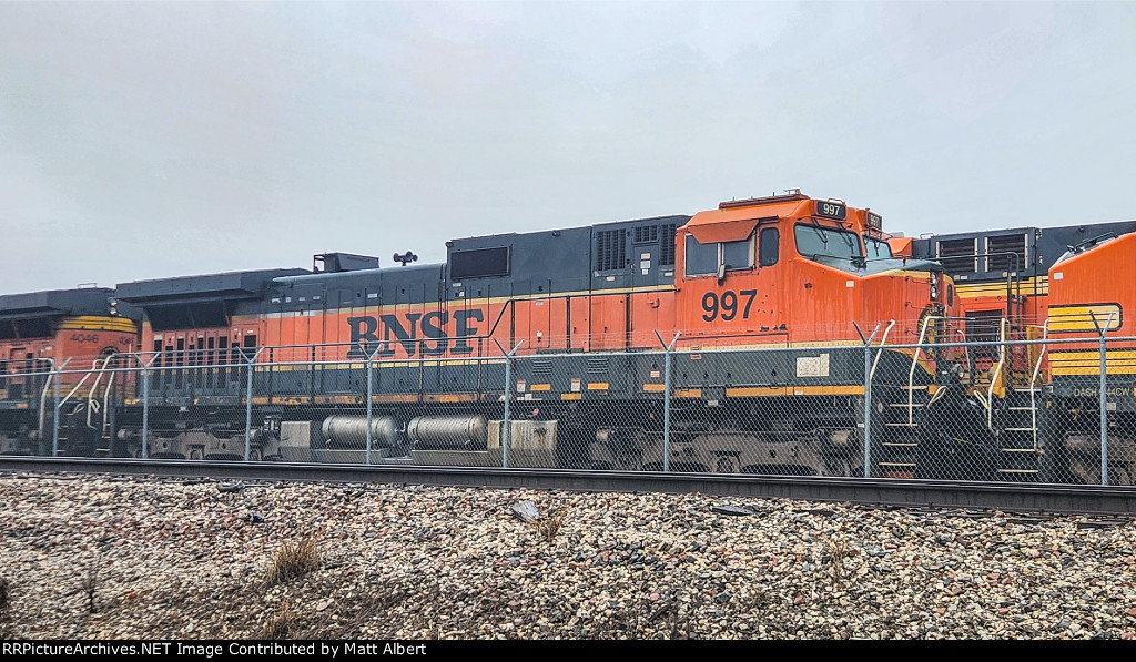 BNSF 997 and its large font numbers